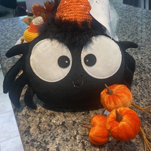 Hey Boo Halloween Spider w/hat feather detail. Beanbag Bottom! Adorable Decor! - Picture 2 of 5
